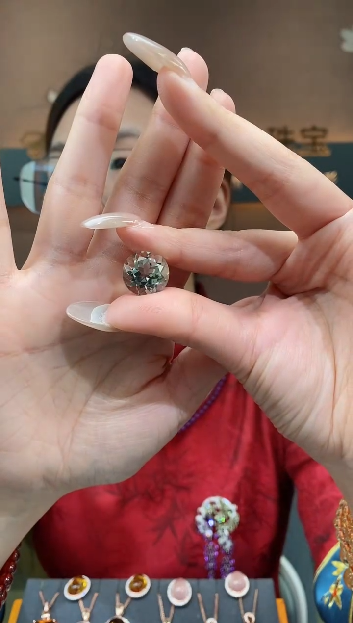 【闪购商品】绿水晶裸石未镶嵌绿水晶裸石 15克拉 多样性发其一