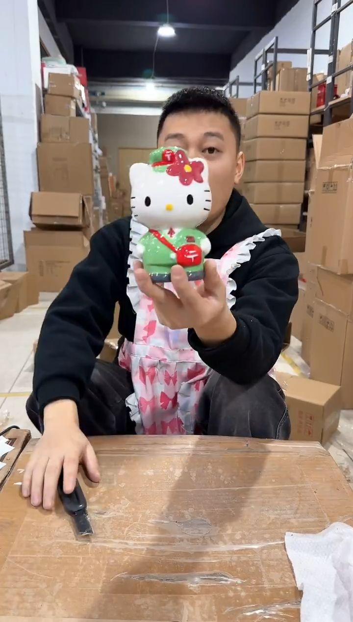 瓷片绿色kt猫邮递员钱罐