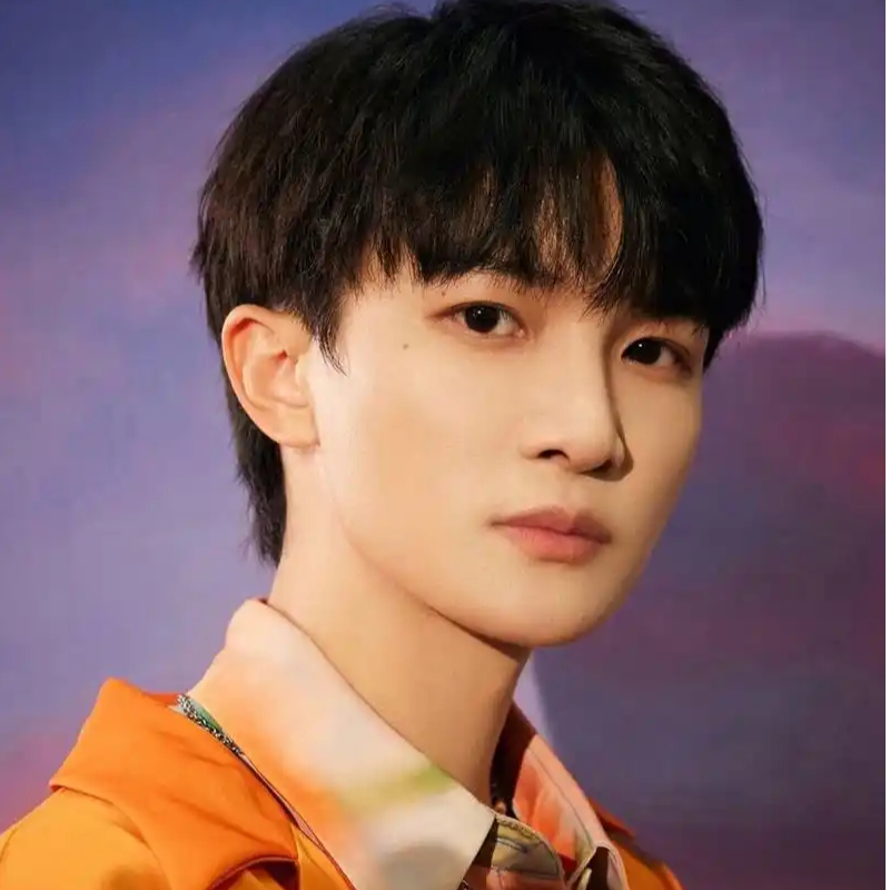 周深镭射小卡55张周边合集