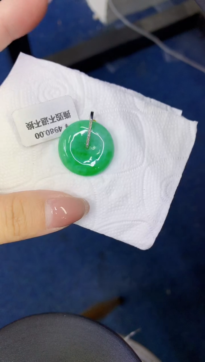 颈饰18K金镶嵌翡翠缅甸天然翡翠A货