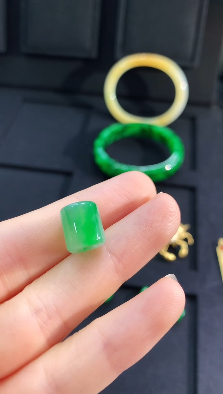 【闪购商品】翡翠吊坠(不含链)未镶嵌吊坠