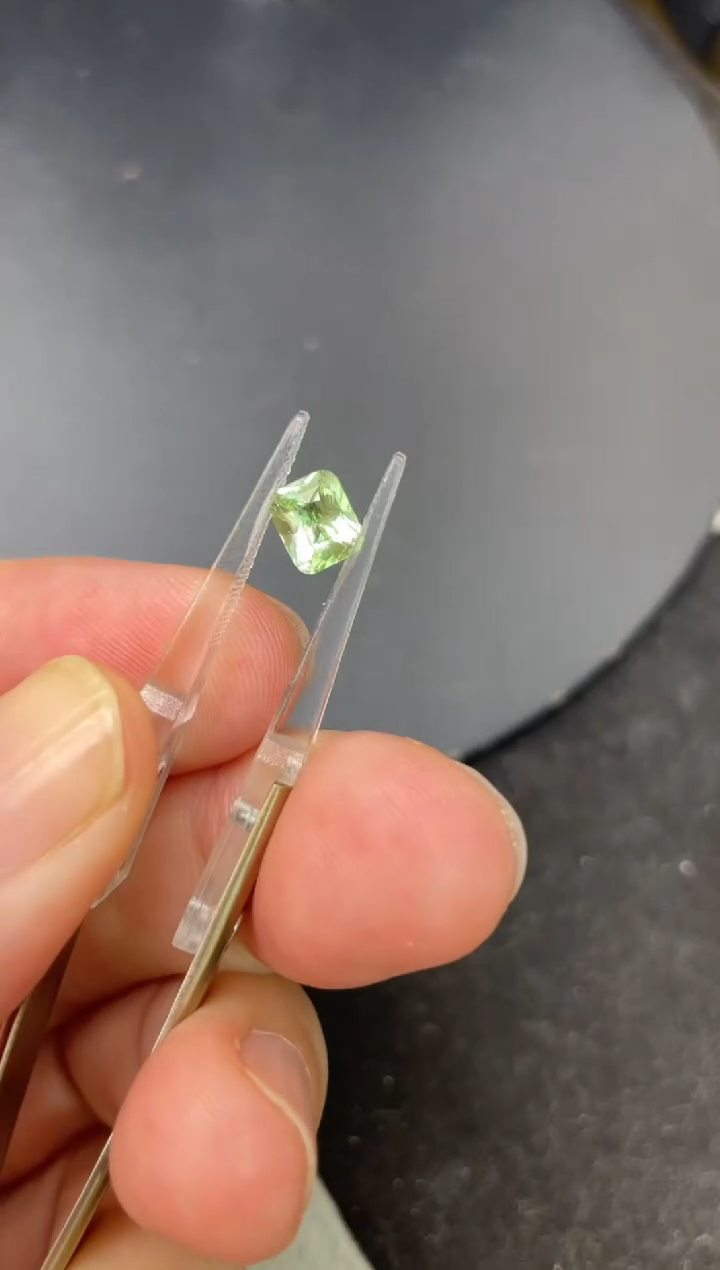 【闪购商品】石榴石裸石未镶嵌1.08克拉薄荷榴石
