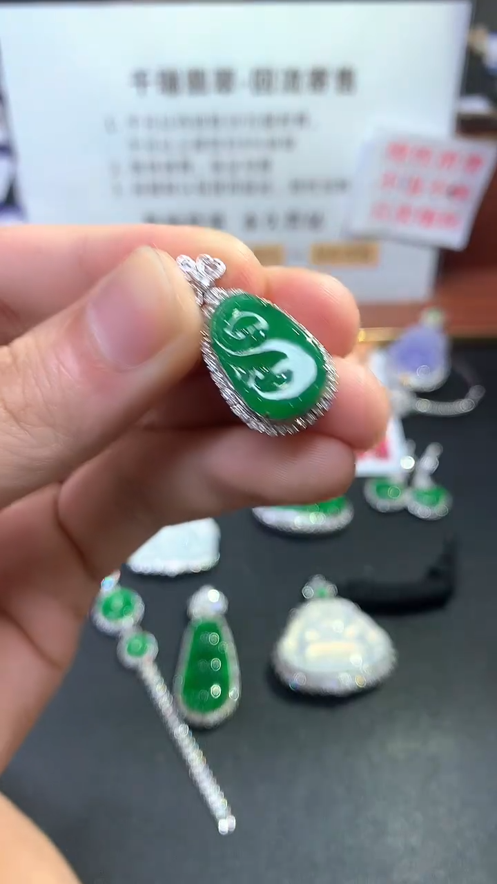 【闪购商品】翡翠吊坠(不含链)18K金镶嵌如意回流不退不换|6980+0