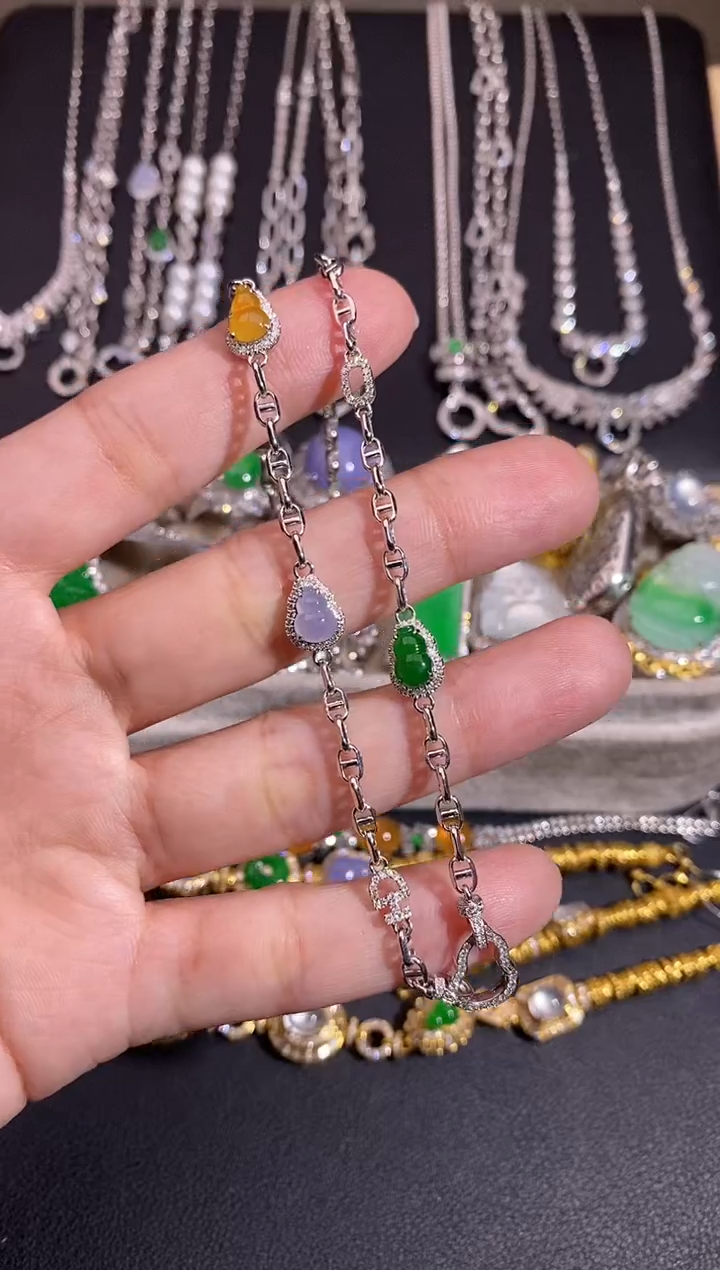 颈饰18K金镶嵌翡翠咏*三葫芦差价