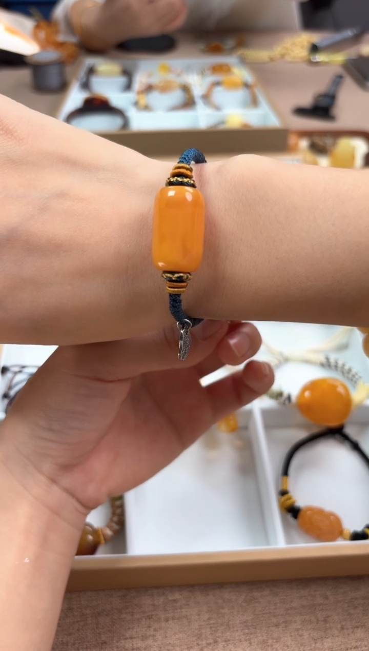 【闪购商品】蜜蜡裸石未镶嵌手绳