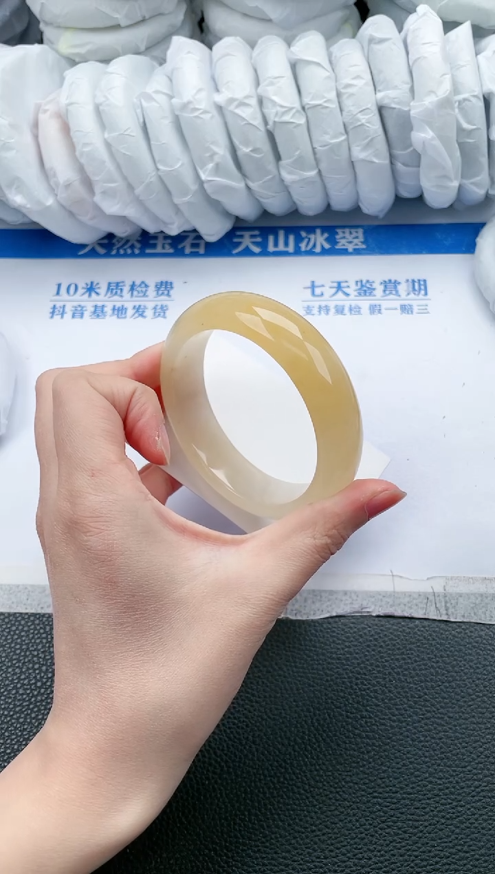 【闪购商品】石英质玉手镯未镶嵌K631