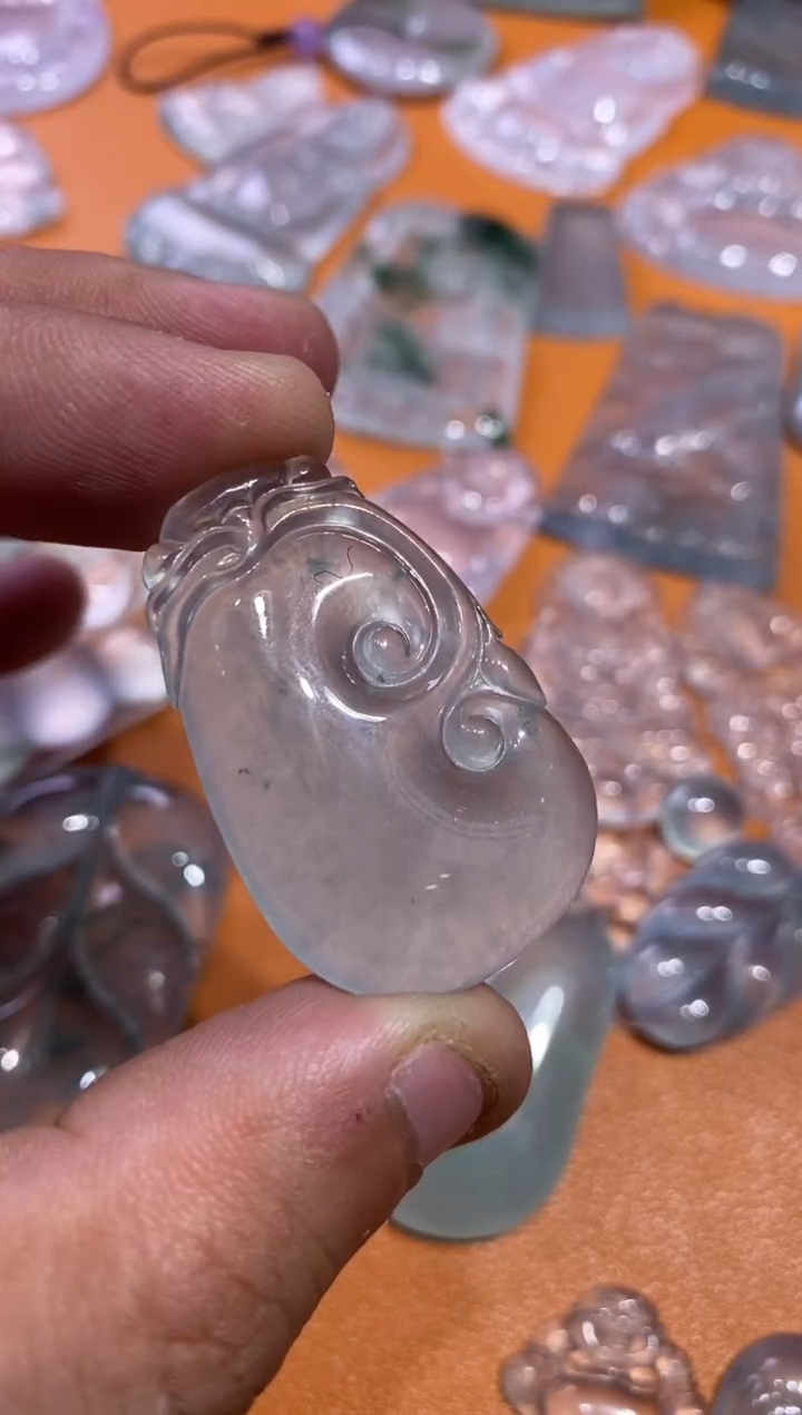 【闪购商品】翡翠颈饰未镶嵌如意9800