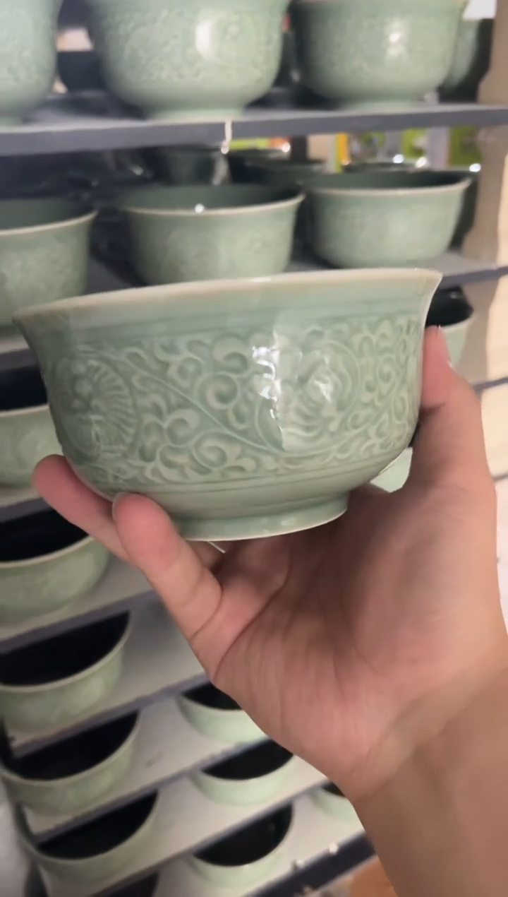 瓷14.5*8青釉菊纹碗1个