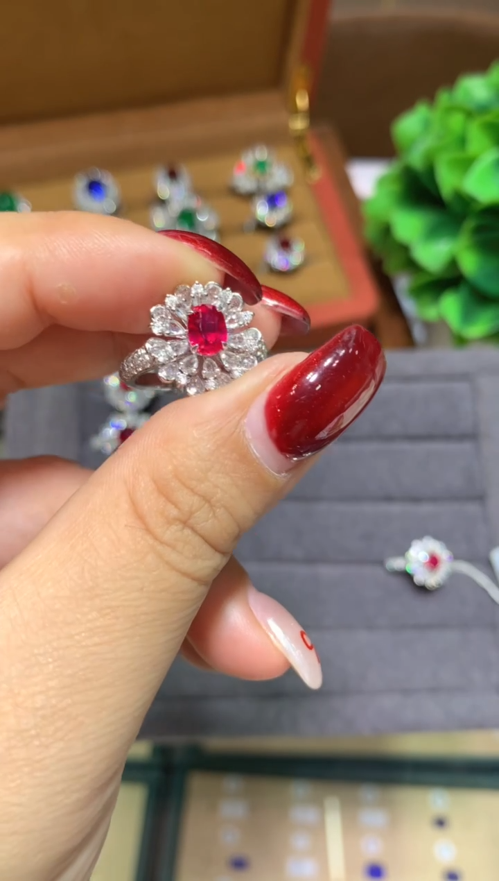 18K金镶嵌戒指红宝石1.04ct