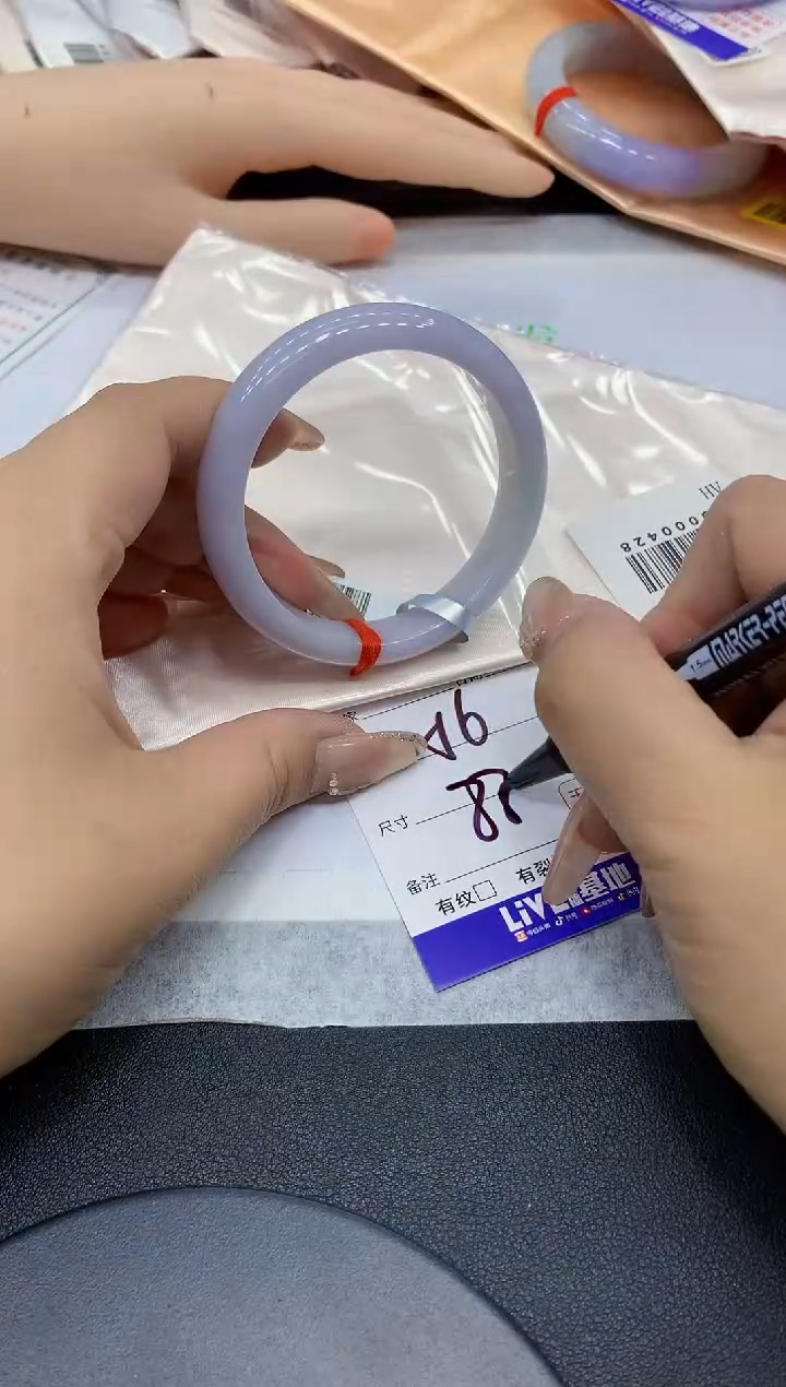 翡翠手镯未镶嵌77缅甸翡翠手镯