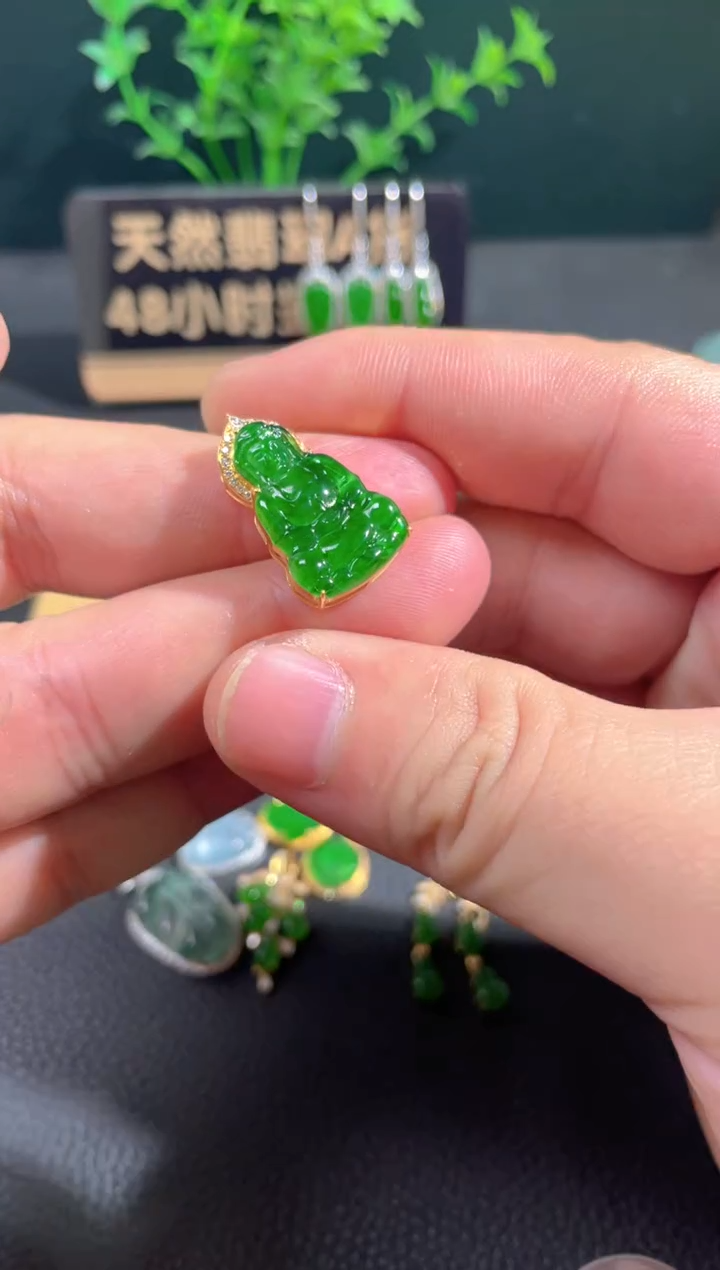 【闪购商品】翡翠颈饰18K金镶嵌翡翠