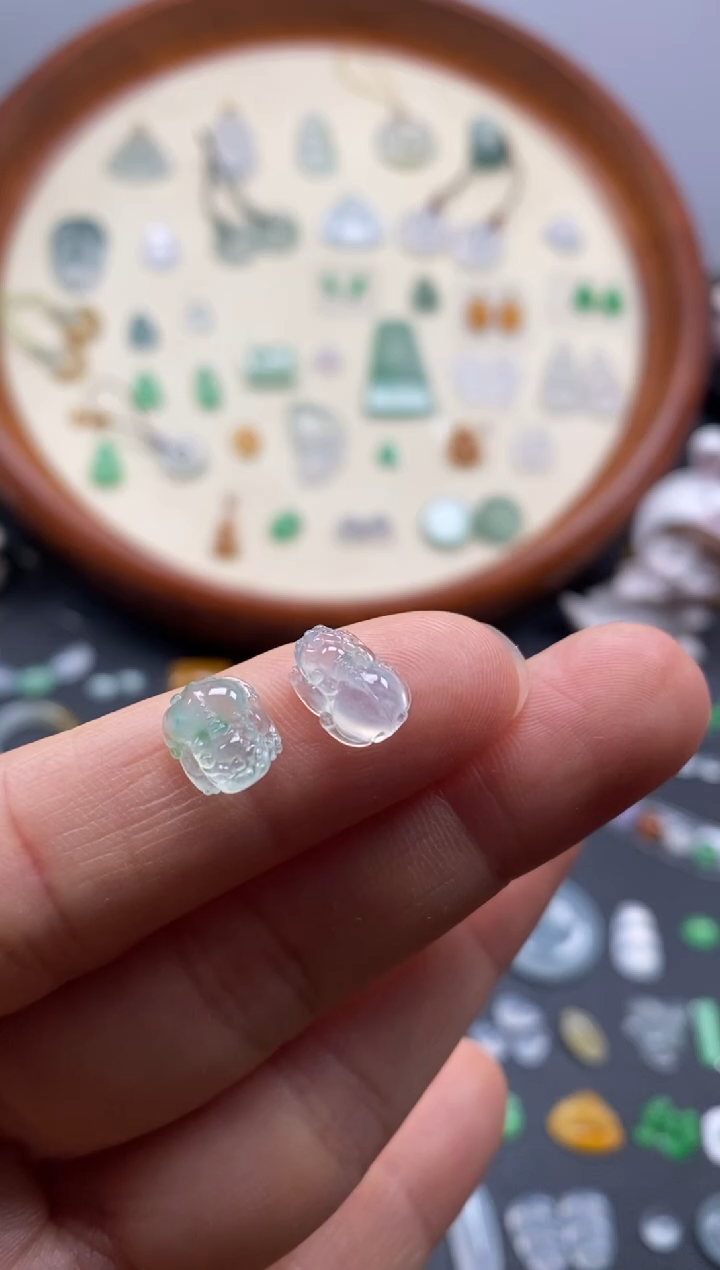 颈饰未镶嵌翡翠冰飘緑貔貅1对/芬