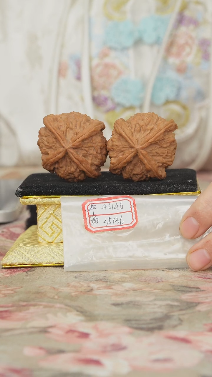 把件文玩核桃红狮子头四棱