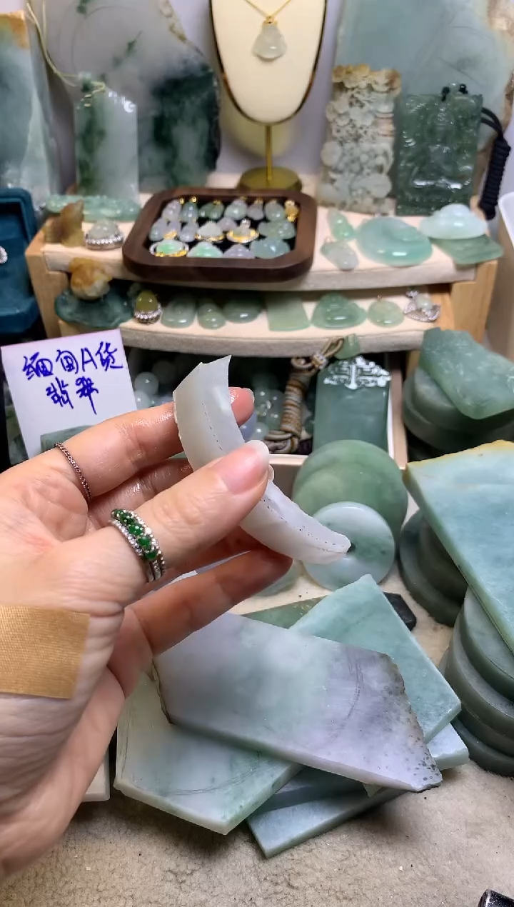 【闪购商品】翡翠挂件未镶嵌缅甸A货翡翠，没有运费险