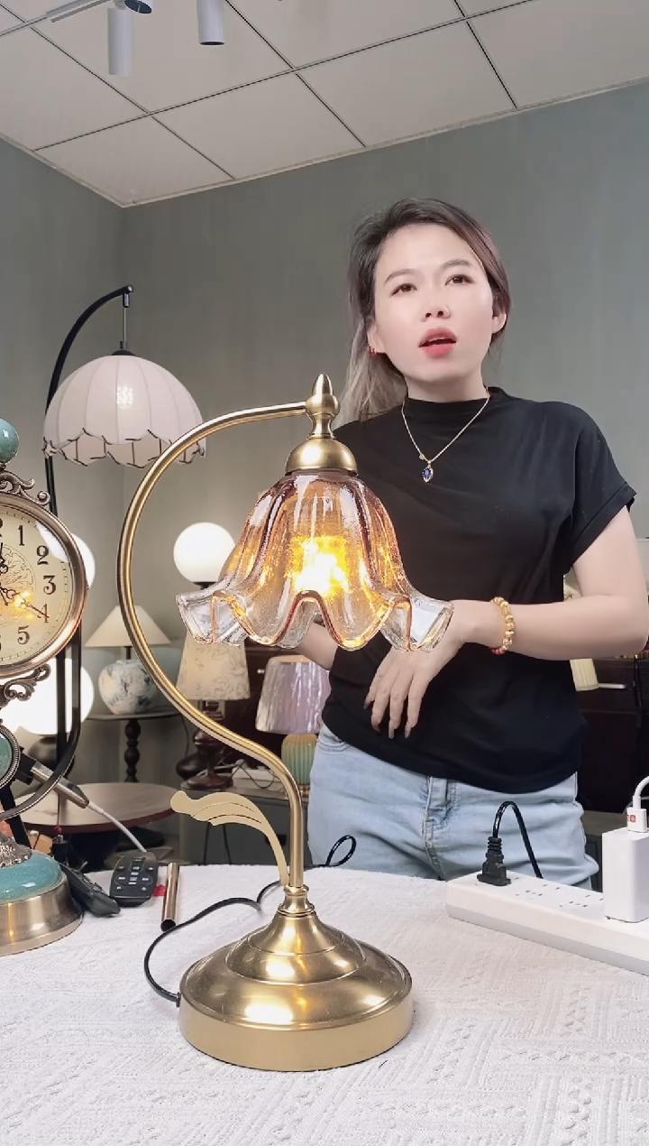 陶瓷高级康乃馨台灯