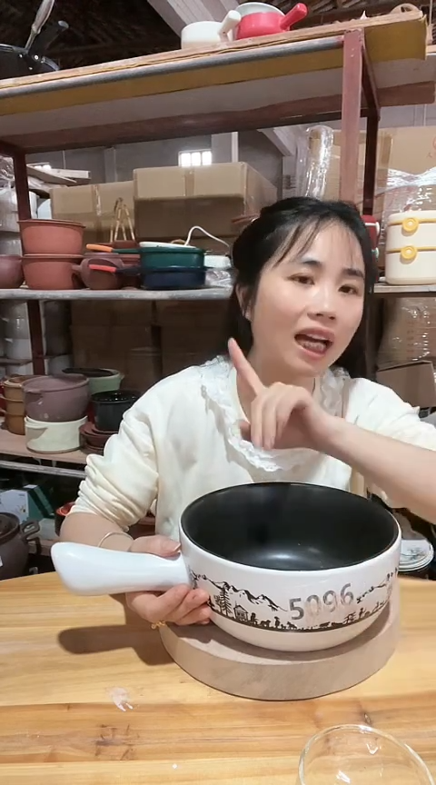 陶瑕疵白黑手把锅不带盖