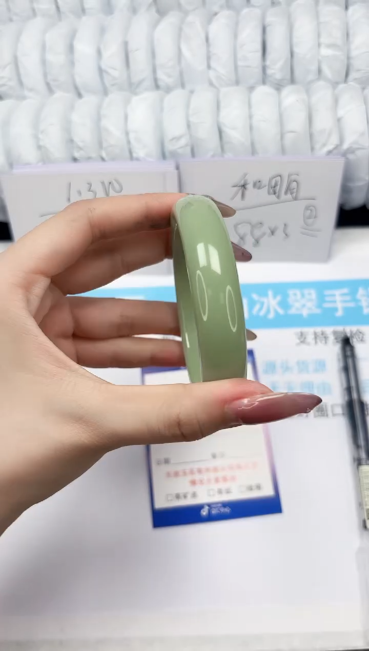 【闪购商品】石英质玉手镯未镶嵌233-59