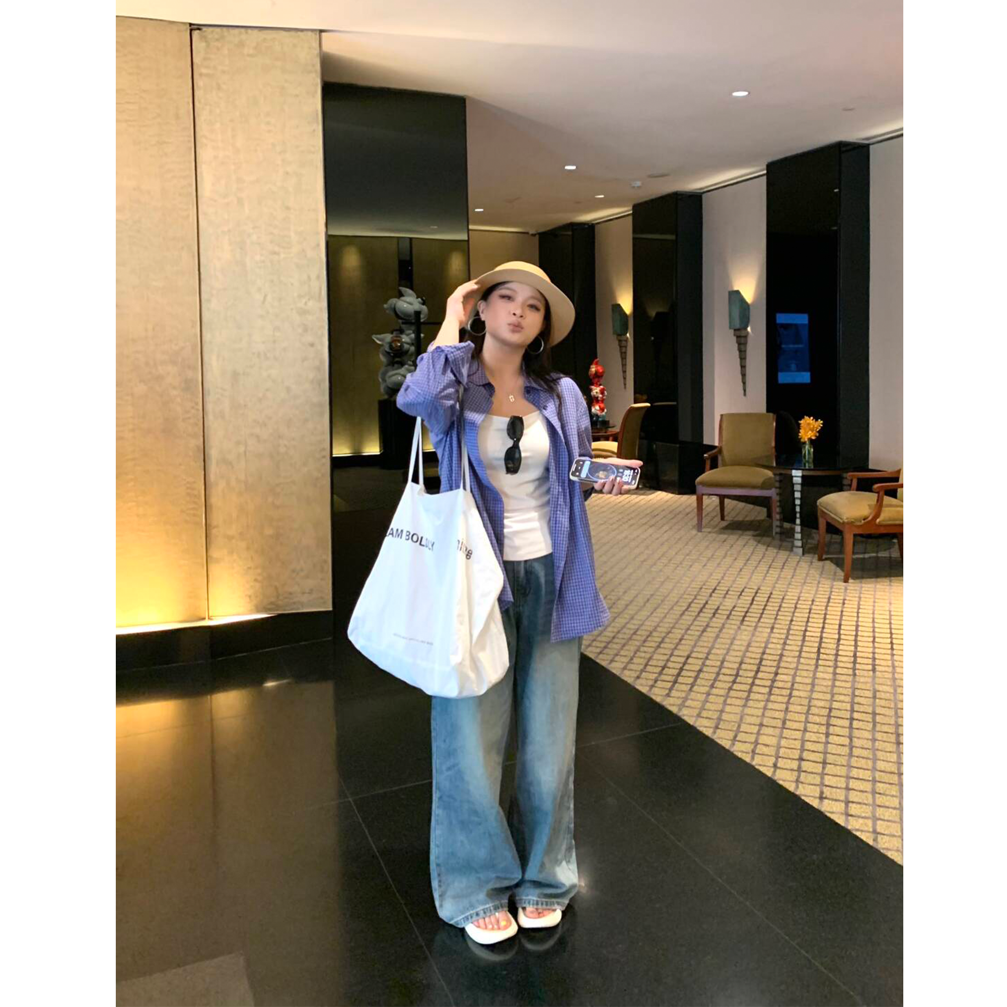 一口苏达梨形大咖 小众高级感韩系ins遮肉显瘦阔腿浅色牛仔裤子