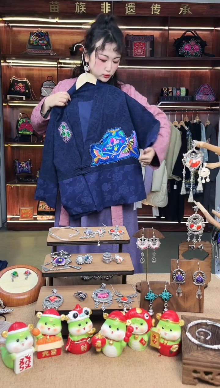 【闪购商品】织绣A22黔东南苗族刺绣