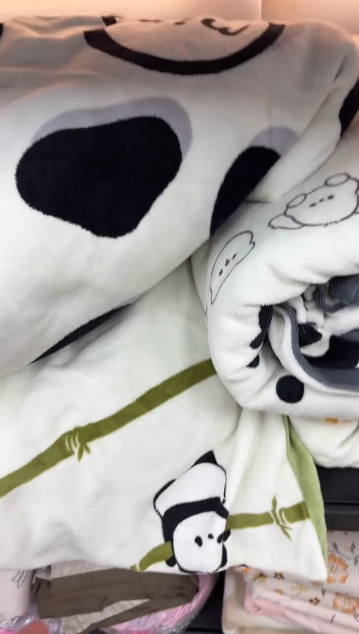 聚酯纤维1.8米加厚绒床笠四件套随机