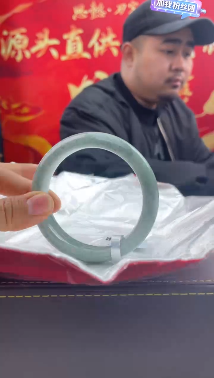 【闪购商品】翡翠手镯未镶嵌1翡翠手镯（微瑕）