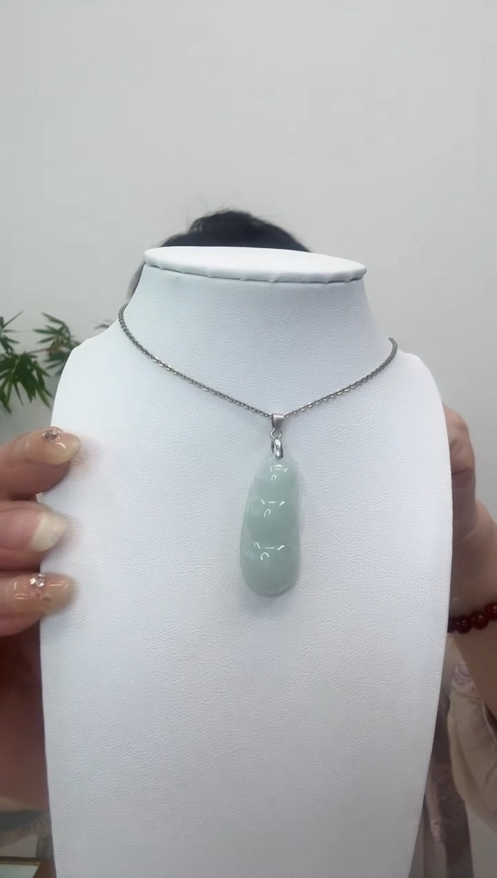 翡翠银S925镶嵌颈饰福豆赠合金链