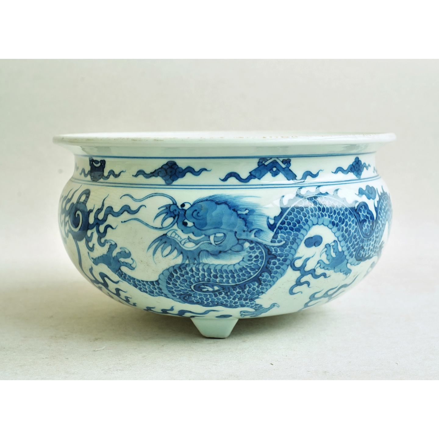 文华藏珍第382期拍品 6 清代 青花双龙赶珠纹炉