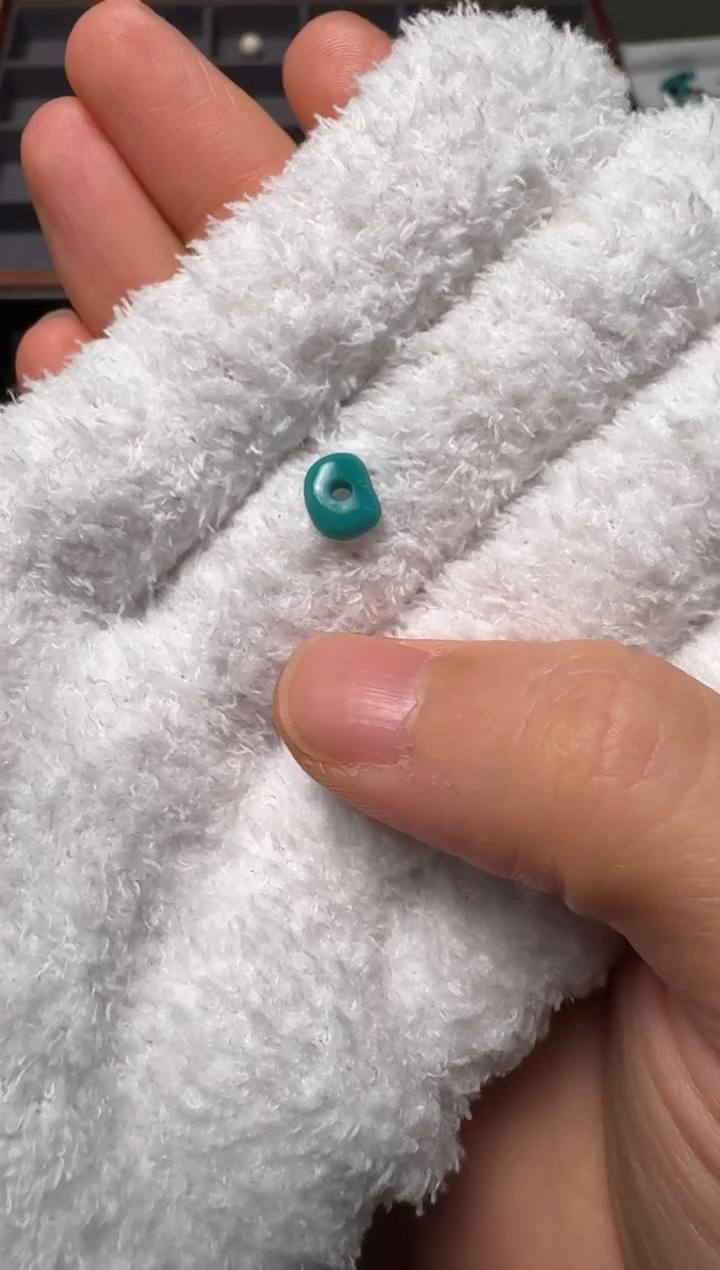 未镶嵌绿松石颈饰雕刻配饰