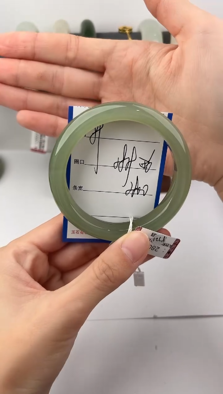 未镶嵌手镯和田玉89颜色微差无瑕疵