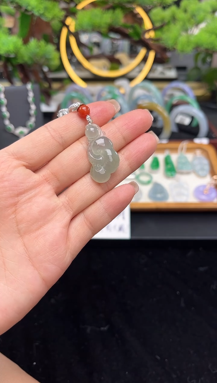 颈饰未镶嵌翡翠吊坠