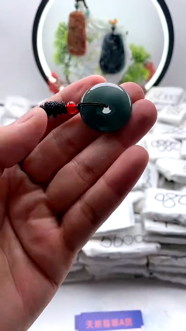 【闪购商品】翡翠颈饰未镶嵌扣子