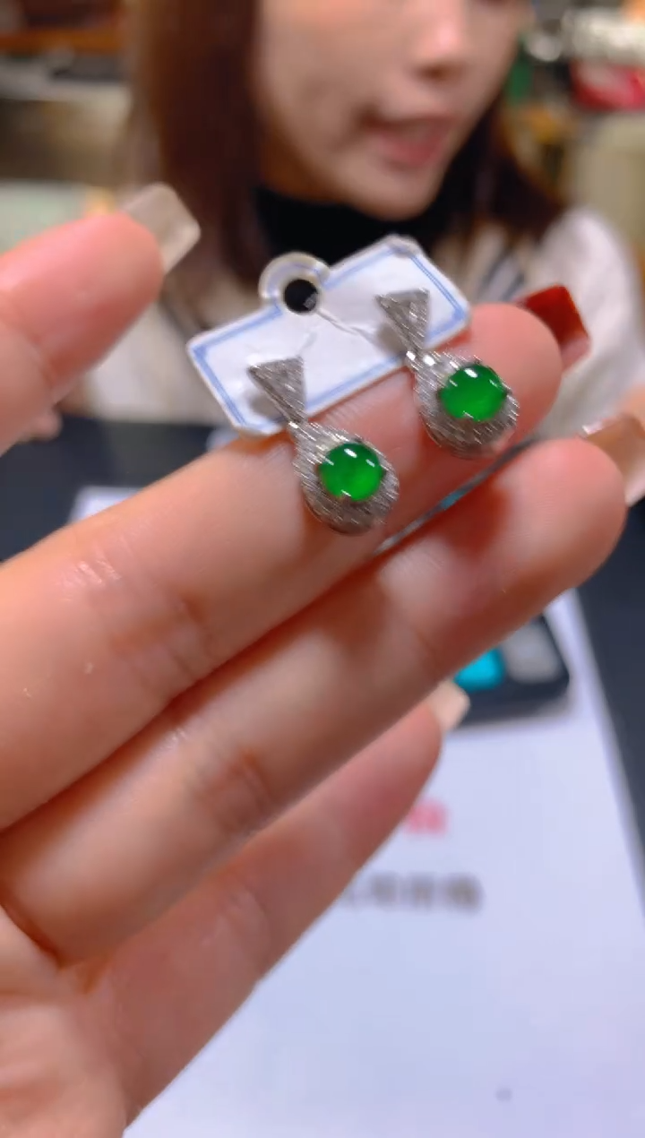 未镶嵌翡翠耳饰多样性发一