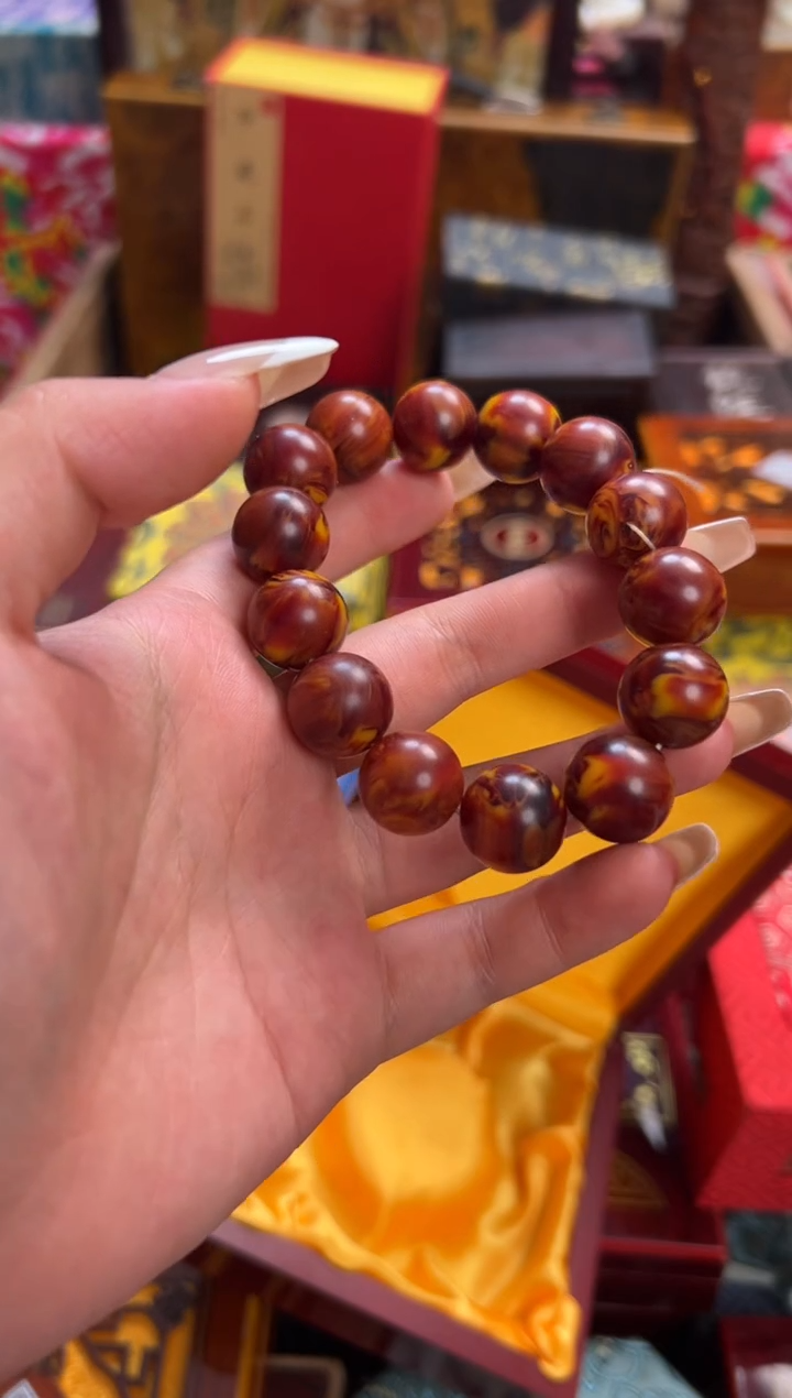 木--------瓷---------龙涎香手串
