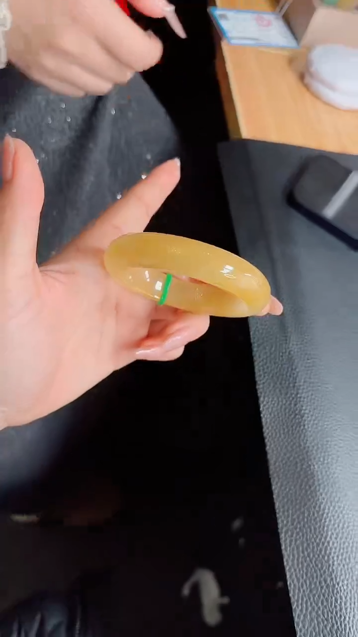 【闪购商品】石英质玉手镯未镶嵌185