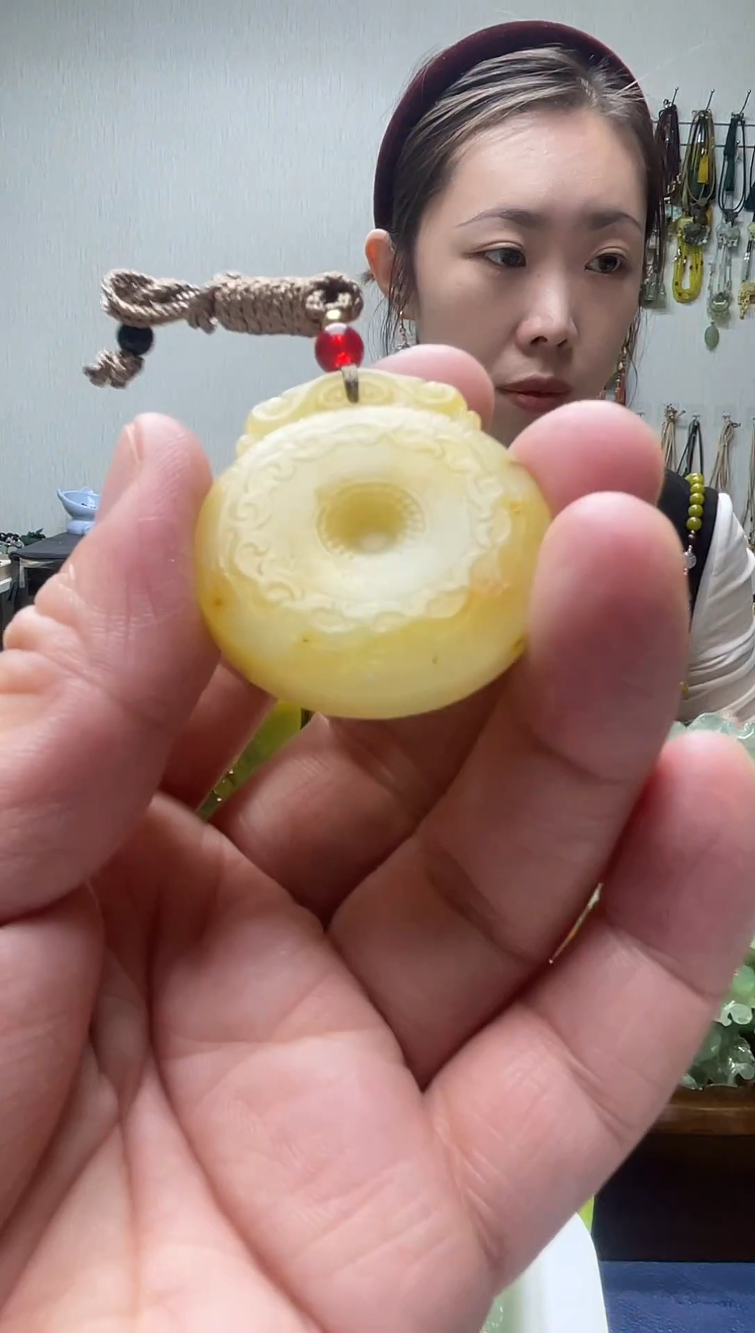 未镶嵌岫玉颈饰·