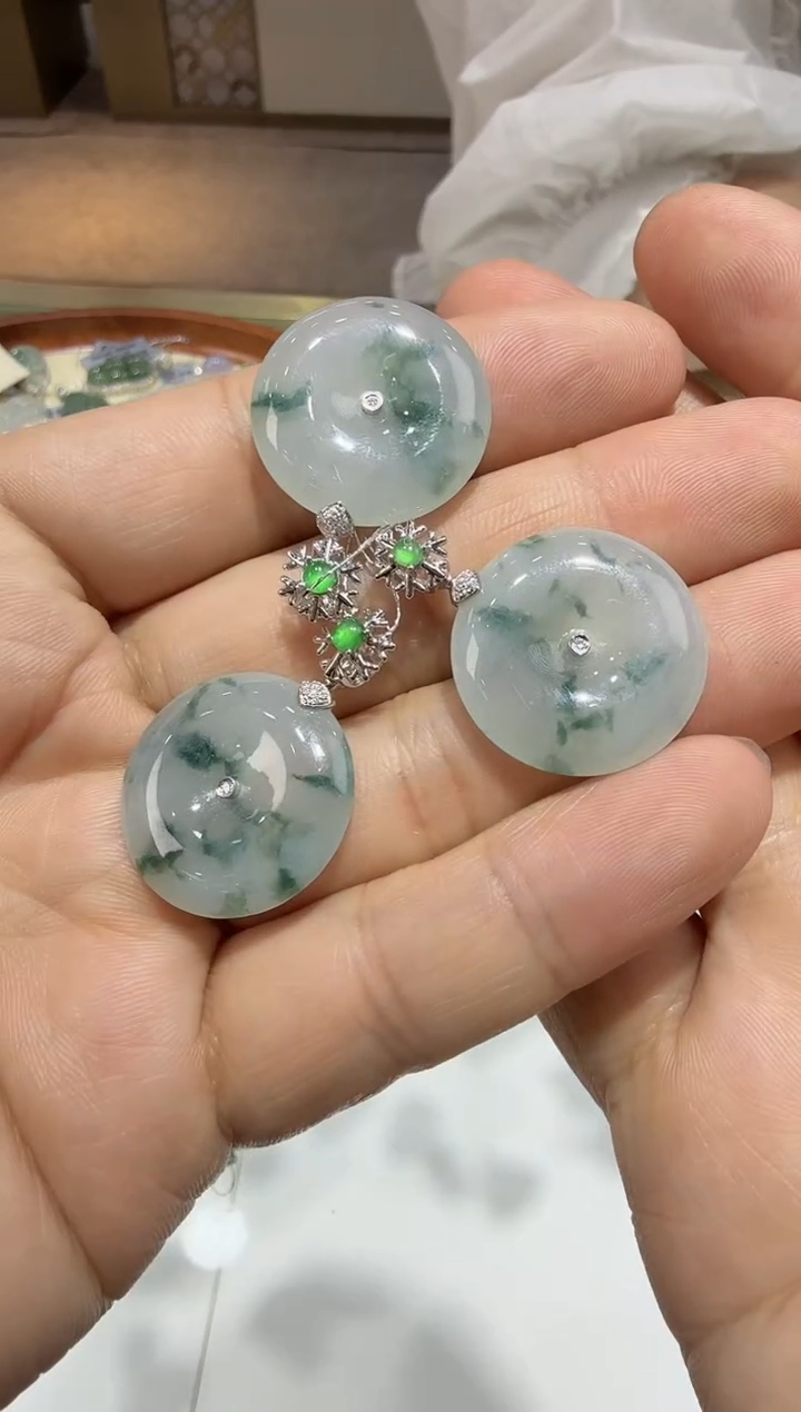 【闪购商品】翡翠吊坠(赠链)18K金镶嵌21-平安扣 多样性发其一