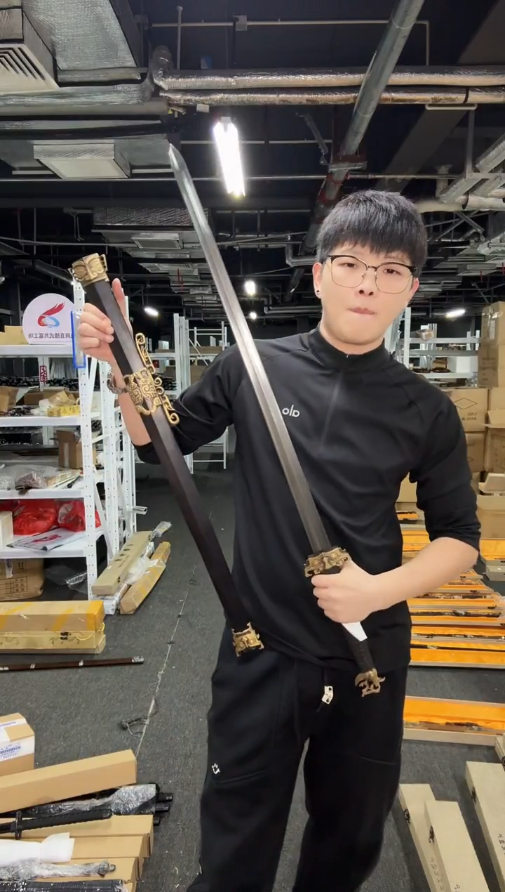 兽面纹汉剑              