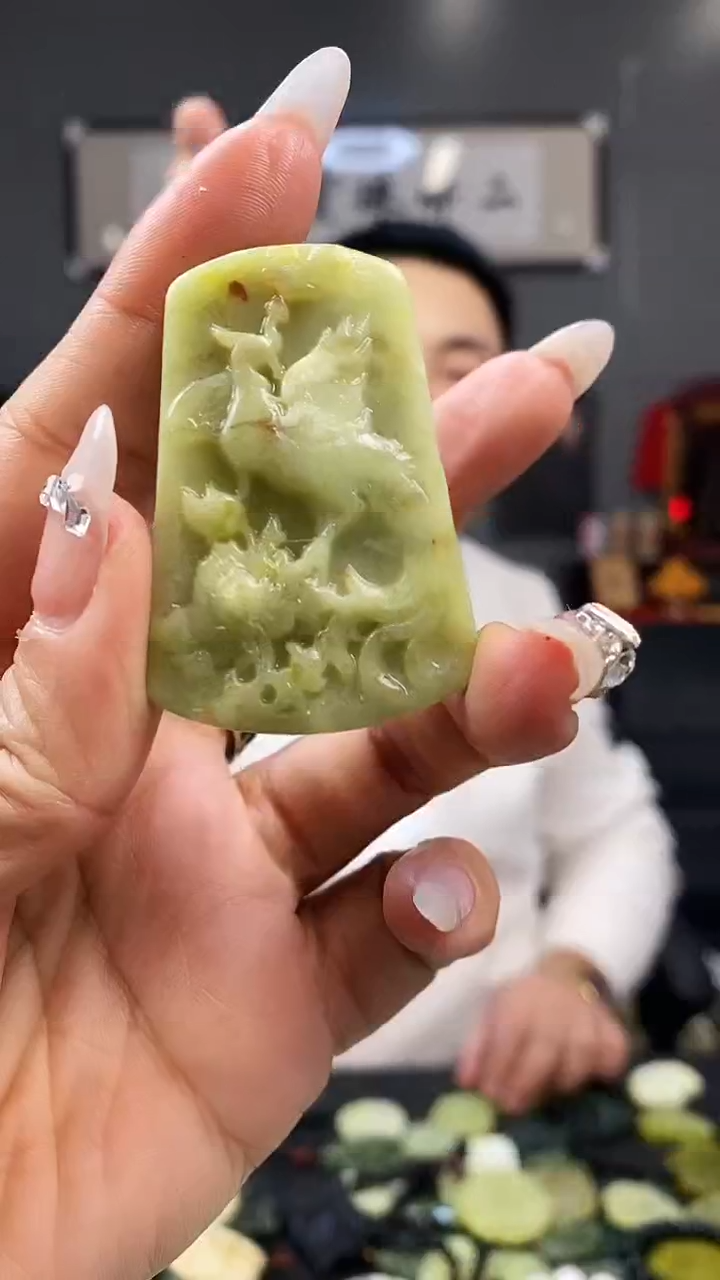 未镶嵌蛇纹石玉颈饰天然岫玉（多样性发其中之一）
