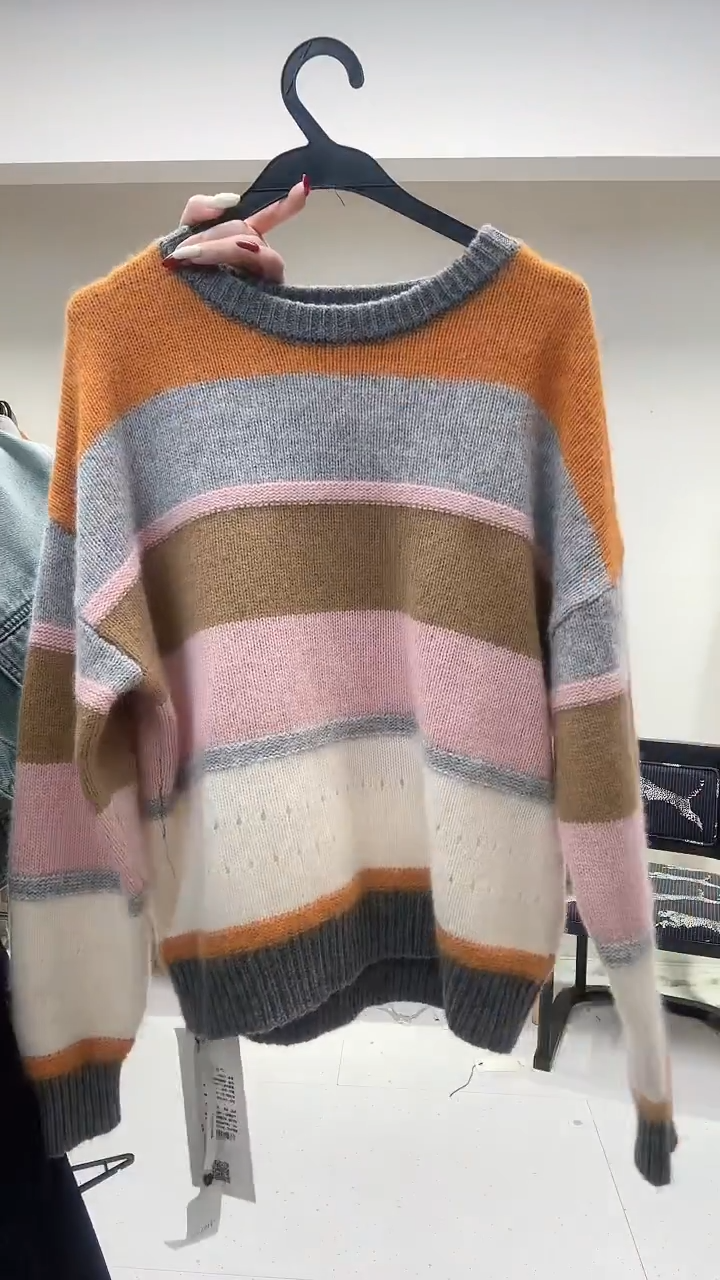 彩色横纹下摆小镂空羊毛衫