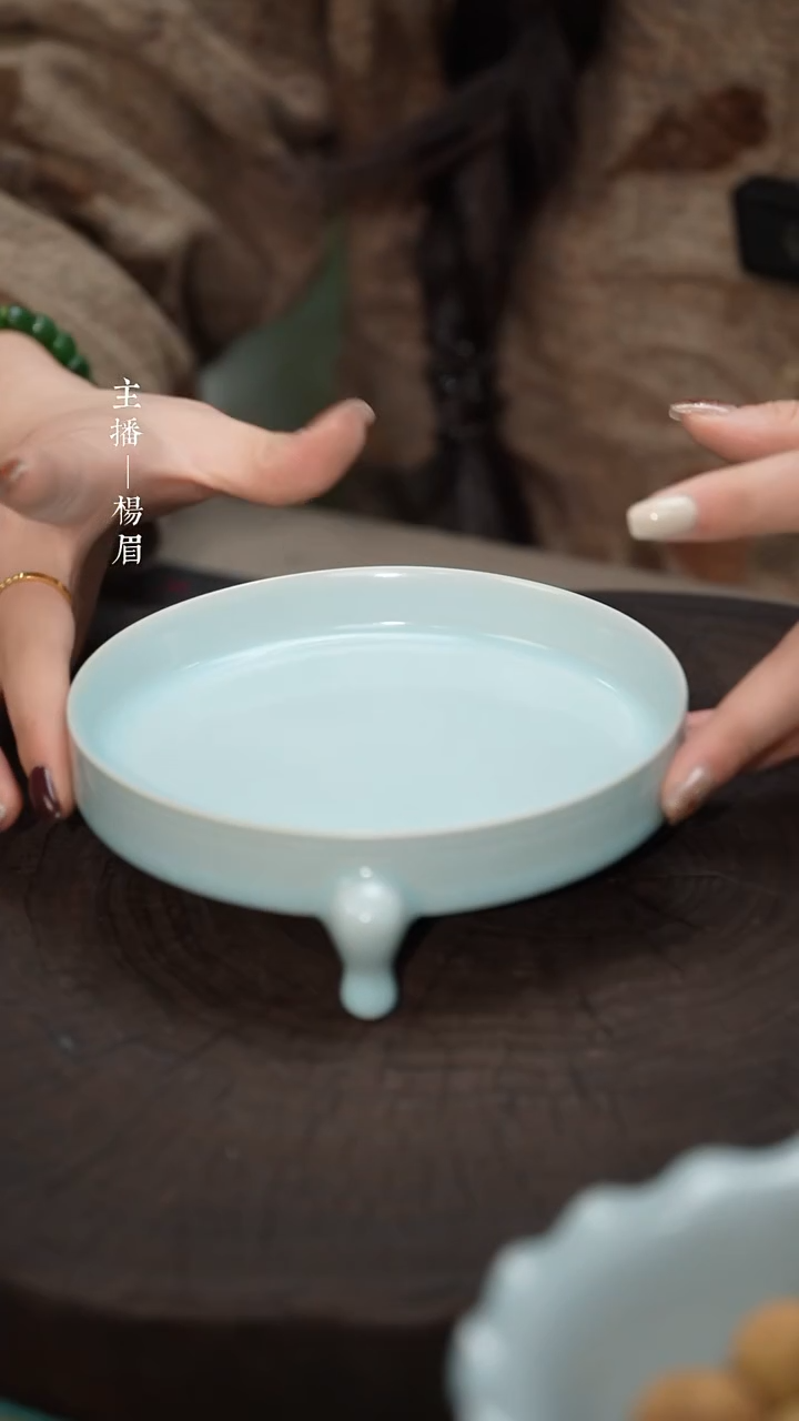 【闪购商品】三足樽承盘（14cm淡青带包装）——龙眉