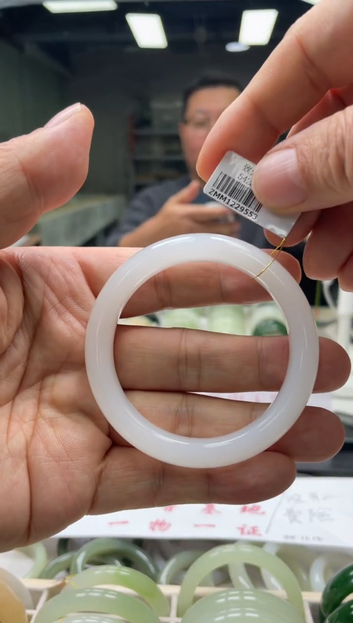 【闪购商品】和田玉手镯未镶嵌编码9553 圈口54-55