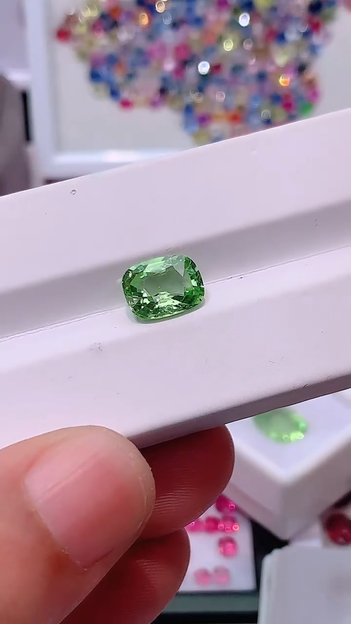 【闪购商品】橄榄石裸石未镶嵌缅甸2.8