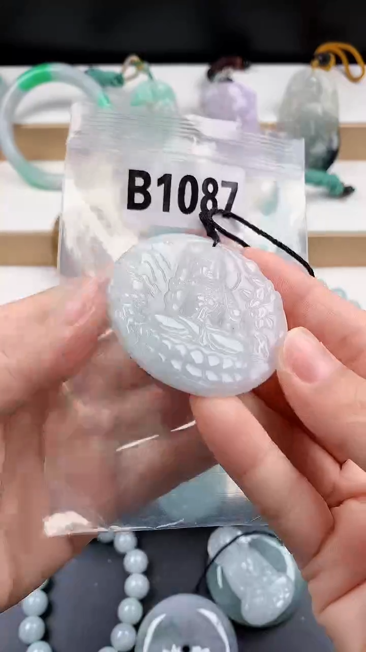 颈饰未镶嵌翡翠天然翡翠吊坠挂件