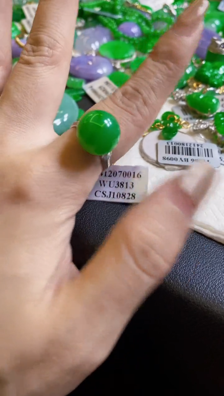 【闪购商品】翡翠颈饰18K金镶嵌戒指