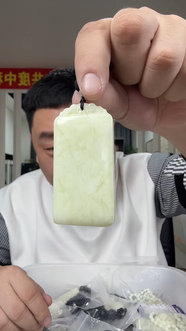 未镶嵌透闪石-蛇纹石玉其它多样性发货一件