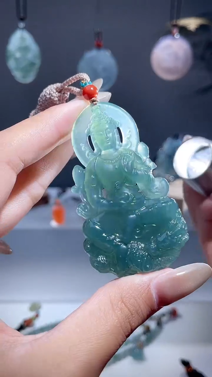 颈饰未镶嵌翡翠观音