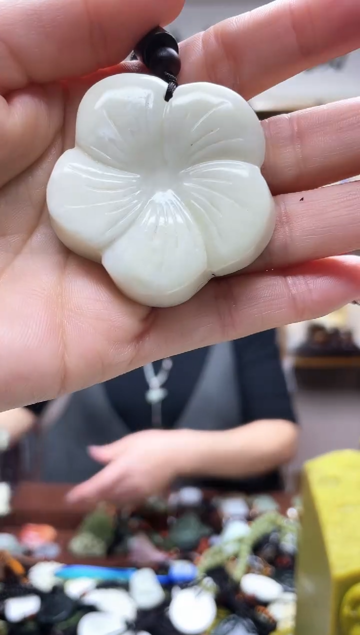未镶嵌岫玉吊坠·