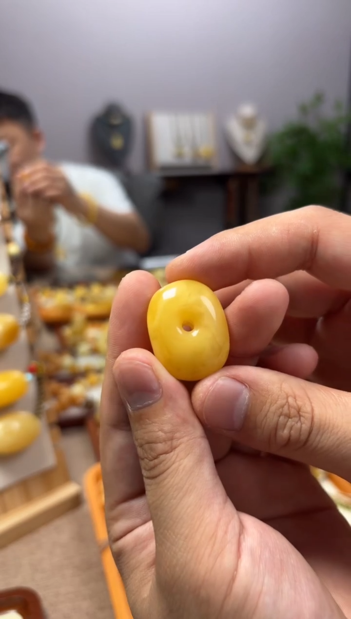 【闪购商品】蜜蜡裸石未镶嵌扣子