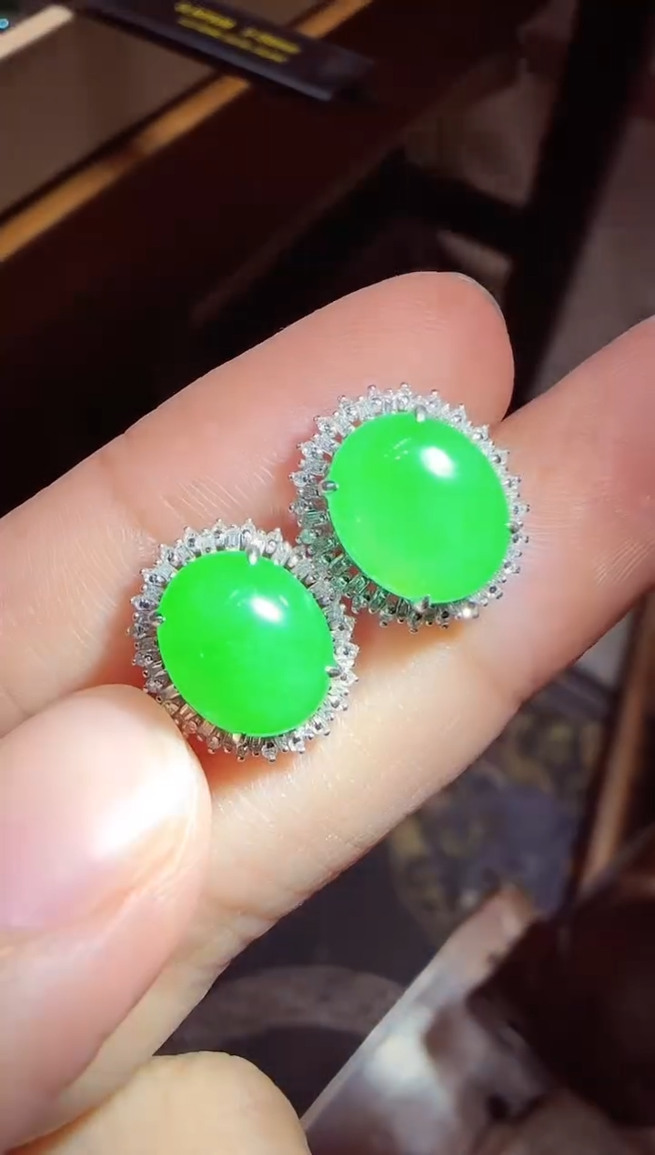 【闪购商品】翡翠耳饰18K金镶嵌蛋面