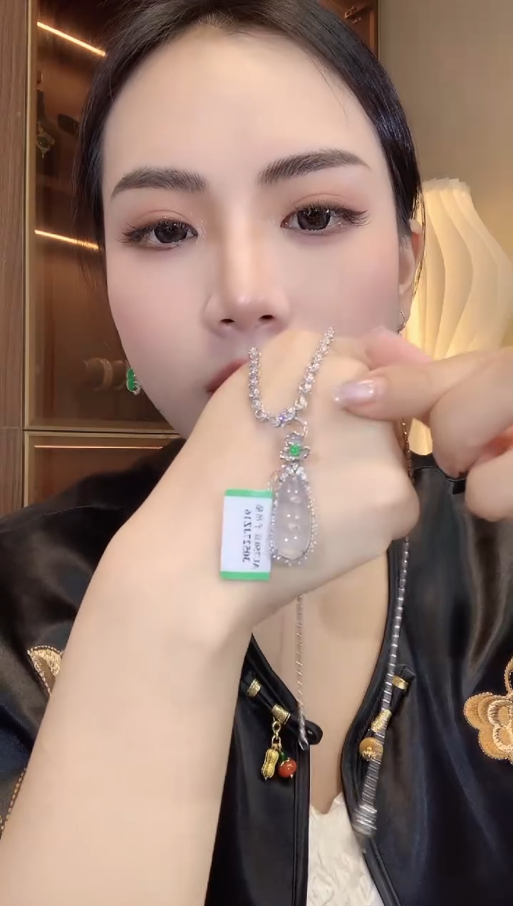 【闪购商品】翡翠吊坠(不含链)18K金镶嵌A68